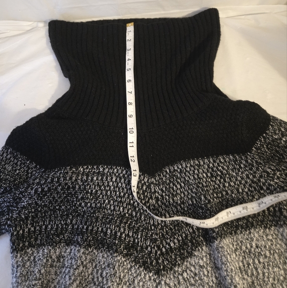 Apt 9 Women's Size M Mock Turtleneck Sweater Tunic with Black Gray White Knit - Picture 7 of 15